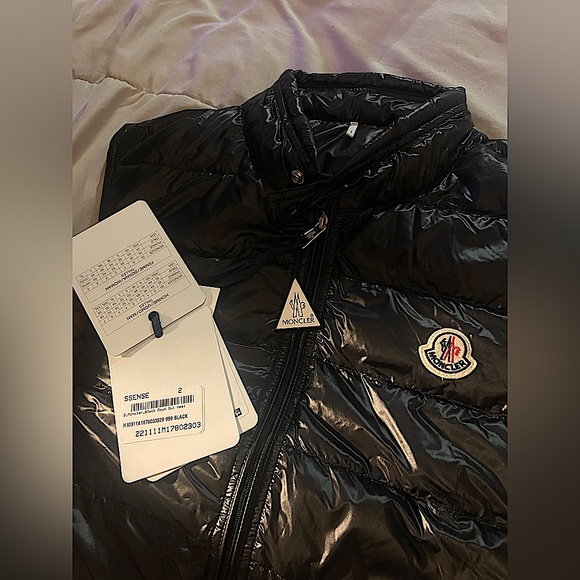 Brand New Large unworn Moncler Black Down Gui Vest - Picture 2 of 5